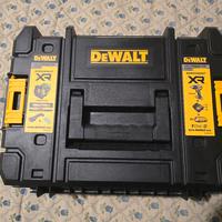 Avvitatore  DeWalt NUOVO originali DC0805 18V XR
T