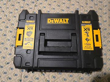 Avvitatore  DeWalt NUOVO originali DC0805 18V XR
T