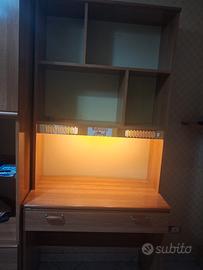 Scrivania in legno massello con luce