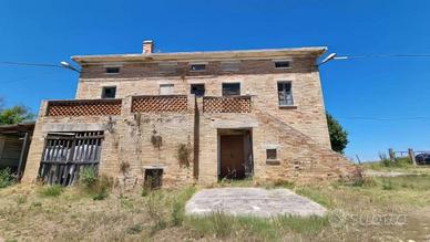 Immobile in asta di 83 m² con più di 5 locali a Mo