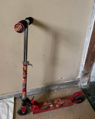 Monopattino due ruote Cars