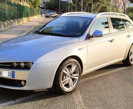 Alfa romeo 159 SW 136 CV tenuta in modo pignolo