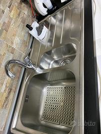 Cucina bianca lucida