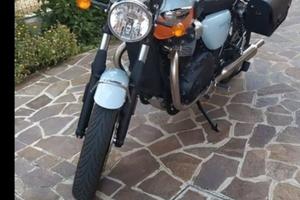 Moto Triumph bonneville T100