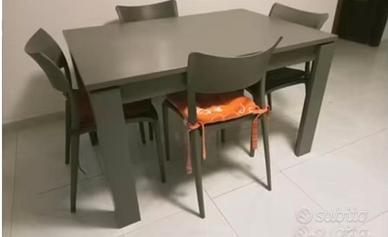Tavolo e sedie