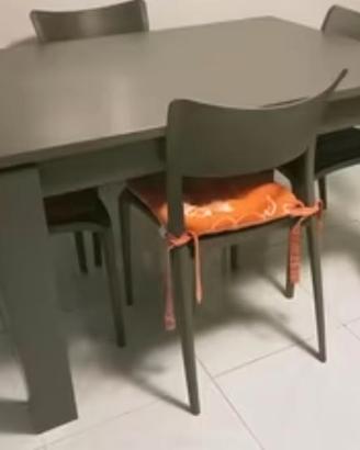 Tavolo e sedie
