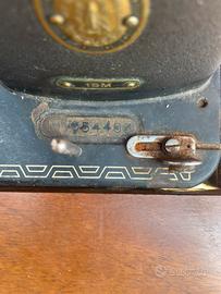 Macchina da cucire Singer 15M del 1949 con mobile