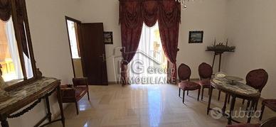 INDIPENDENTE ELEGANTE NEL CORSO SEI APRILE