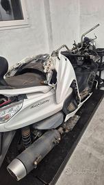 Ricambi majesty 400 led