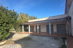 Immobile di 200 m² a Ardea