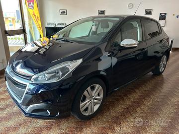 Peugeot 208 1.2 benzina 2017!! PDC!! NAVI!!