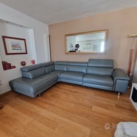 divano angolare in pelle