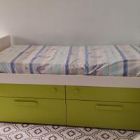 Letto con cassettoni