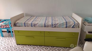 Letto con cassettoni