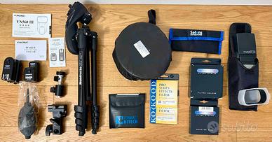 Lotto attrezzatura foto (cavalletto, flash, ecc.)