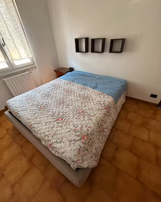 Letto matrimoniale contenitore con materasso