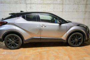 Toyota C-HR 1.8 Hybrid Style Bi-Tone Full Optional