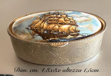 Scatola portapillole Vintage in metallo argentato