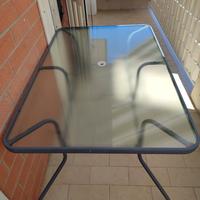 Tavolo veranda o giardino.