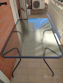 Tavolo veranda o giardino.