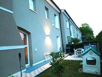 Porzione di Villetta a schiera di testa come nuova