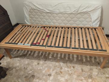 Letto ortopedico in legno chiaro  con materasso