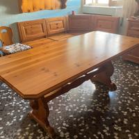 Arredamento in noce massello