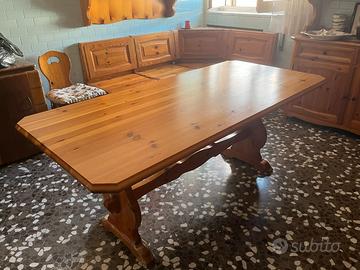 Arredamento in noce massello