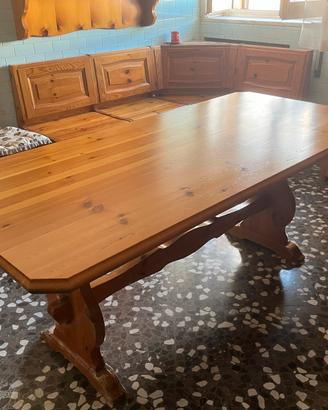 Arredamento in noce massello