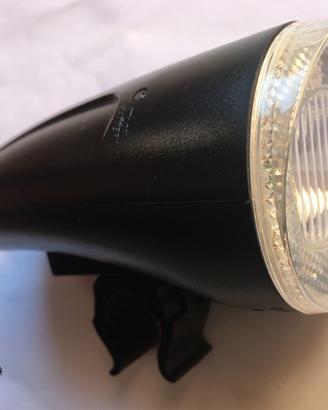 Faro anteriore bicicletta con batterie