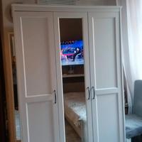 Armadio ikea nuovo bianco  3 ante e 1 con specchio