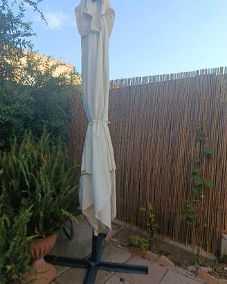 Ombrellone da giardino.