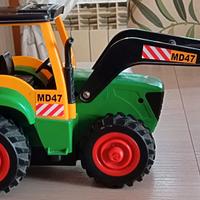 TRATTORE CON BENNA GIALLA E BRACCIO MOBILE MD 47