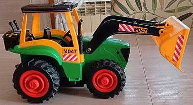 TRATTORE CON BENNA GIALLA E BRACCIO MOBILE MD 47