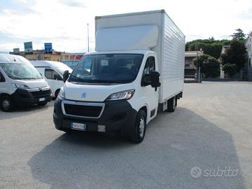 Peugeot Boxer furgone con sponda caricatrice poste