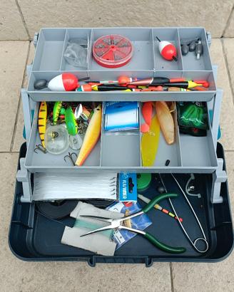 Cassetta da pesca con accessori