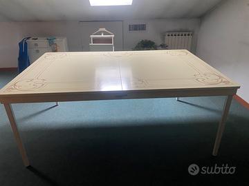 Tavolo laccato con decorazioni m. 2 x m. 1,30