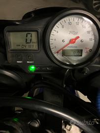 Yamaha R6 del 2001 a carburatore