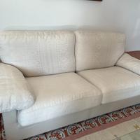 Divano a 2 posti in tessuto chiaro