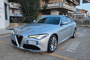 Alfa Romeo Giulia 2.2 diesel ROSSO EDIZIONE