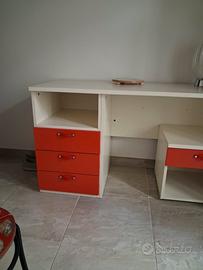 Scrivania in legno