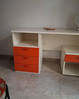 Scrivania in legno