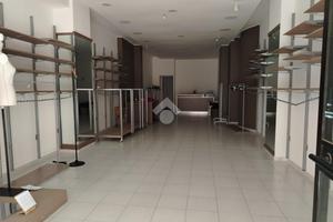 NEGOZIO A ATRIPALDA