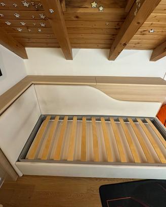 Letto cameretta con materassi e mobili contenitori