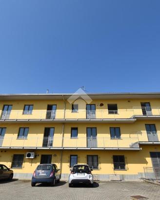 NEGOZIO A BOLLENGO