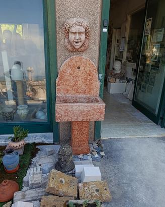 Fontana a parete in marmo rosso Verona 