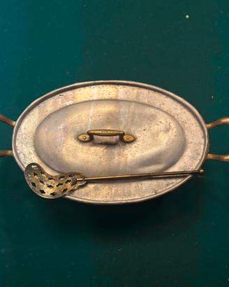 Pentola vintage con schiumarola