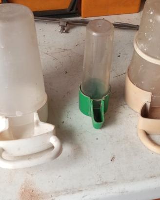 abbeveratoi per uccelli 