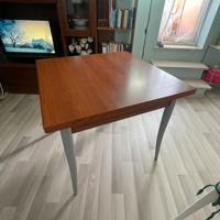 Tavolo allungabile con sedie