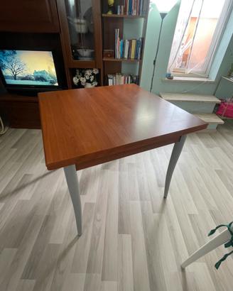 Tavolo allungabile con sedie